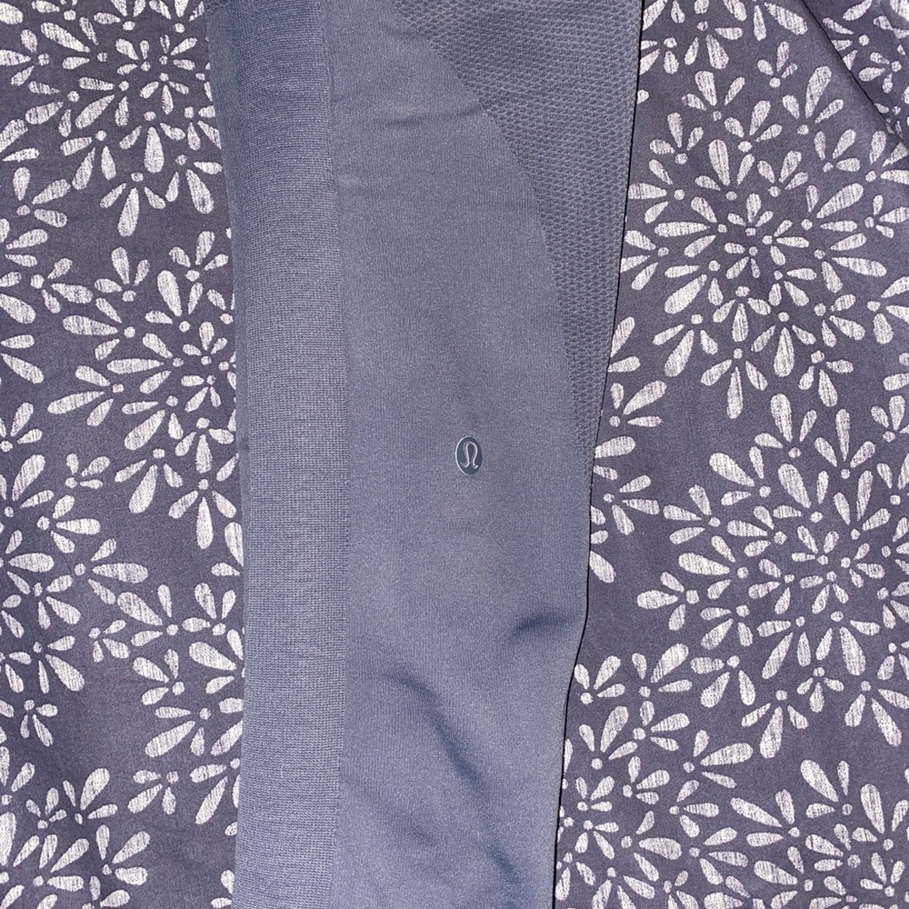 Light grey lululemon leggings
